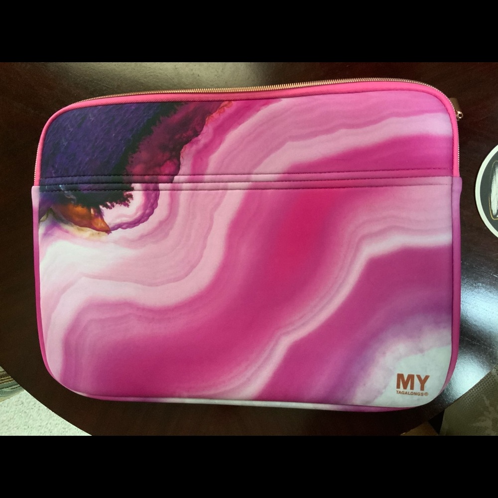 ☆ NWOT Pink Marble Laptop/MacBook Case Sleeve ☆